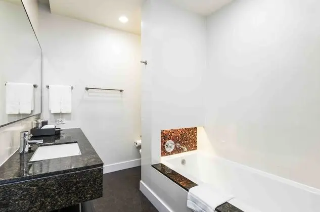 Grand Deluxe Room City View Twin Bed