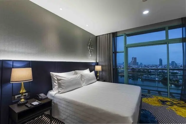Grand Deluxe Room River View King Bed