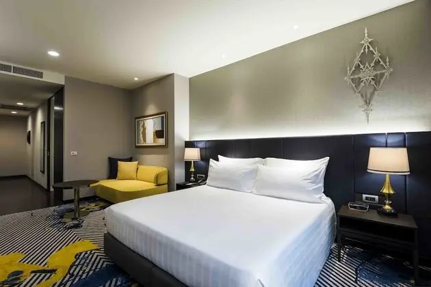 Grand Deluxe Room River View King Bed