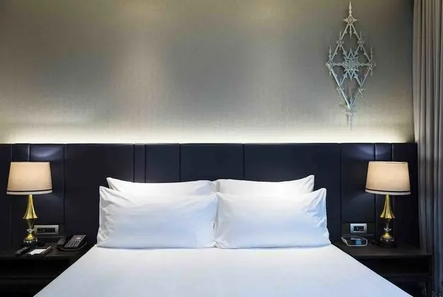 Grand Deluxe Room River View King Bed
