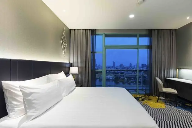 Grand Deluxe Room River View King Bed