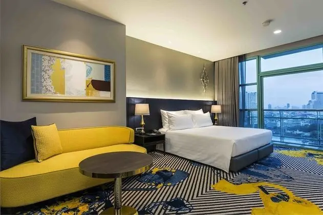 Grand Deluxe Room River View King Bed