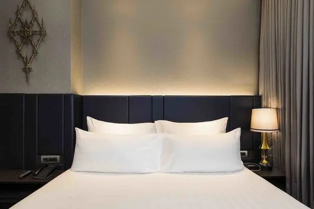 One Bedroom Skyline Suite King Bed