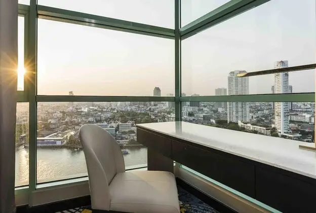 One Bedroom Skyline Suite King Bed