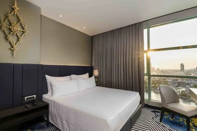 One Bedroom Skyline Suite King Bed