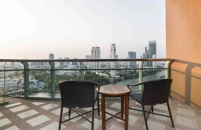 One Bedroom Skyline Suite King Bed