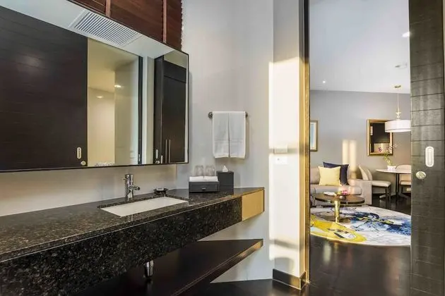 One Bedroom Skyline Suite King Bed