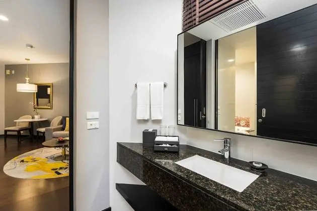 One Bedroom Suite River View Twin Bed