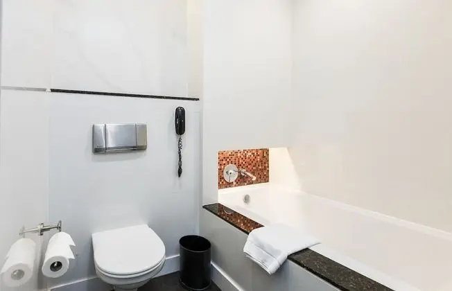 One Bedroom Suite River View Twin Bed