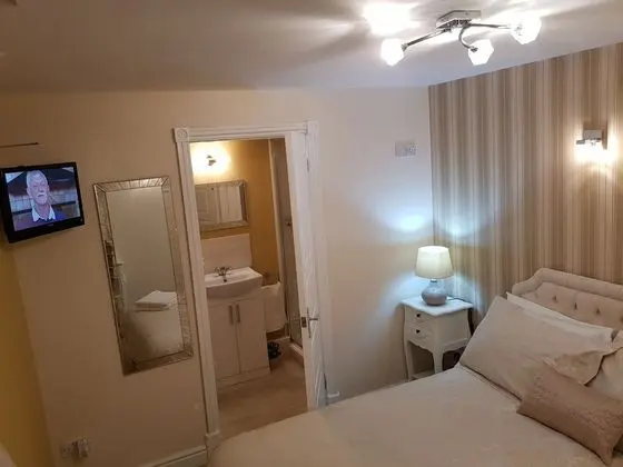 Deluxe Tek Büyük Yataklı Oda, 1 Çift Kişilik Yatak, Sigara İçilmez (Ensuite Shower Room)