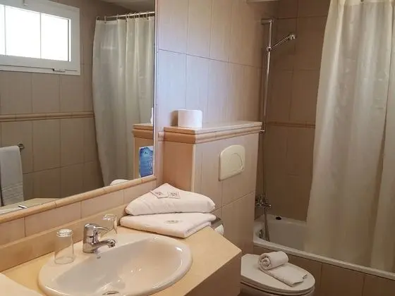 Üç Kişilik Oda