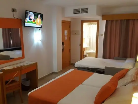 Üç Kişilik Oda
