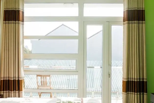 Tek Büyük Yataklı Oda, Balkon