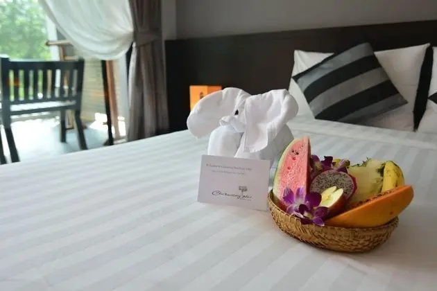Deluxe Oda, Havuz Manzaralı