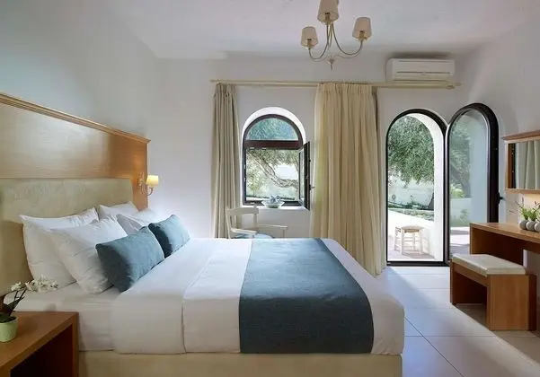 Deluxe Üç Kişilik Oda, Bahçe Manzaralı