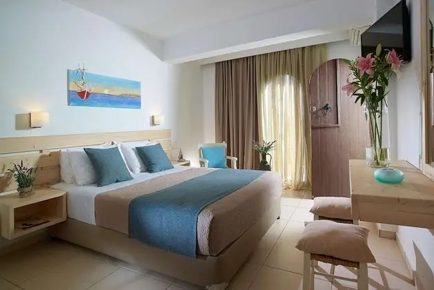 Deluxe Üç Kişilik Oda, Bahçe Manzaralı