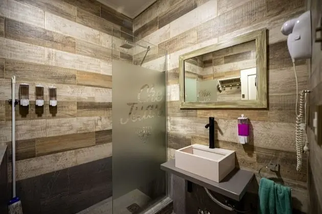 Ortak Ranzalı Oda, Sadece kadınlar için, Ortak Banyo (N°2 - Borges - 6 People)