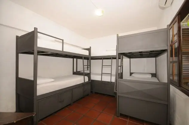 Shared dormitory, mixed dormitory, shared bathroom