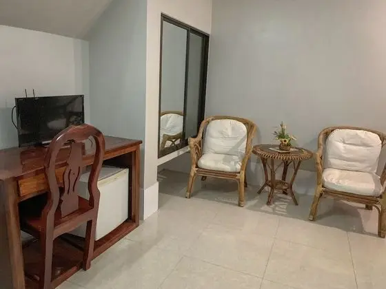 Standard Family Room - Free Pick Up