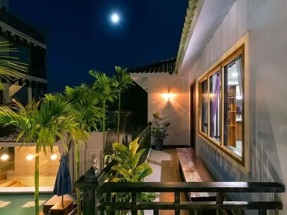 Cabana King Pool access - Free 2 Ways Airport Transfers