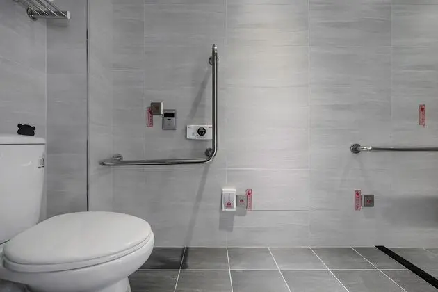 Engellilere uygun banyo