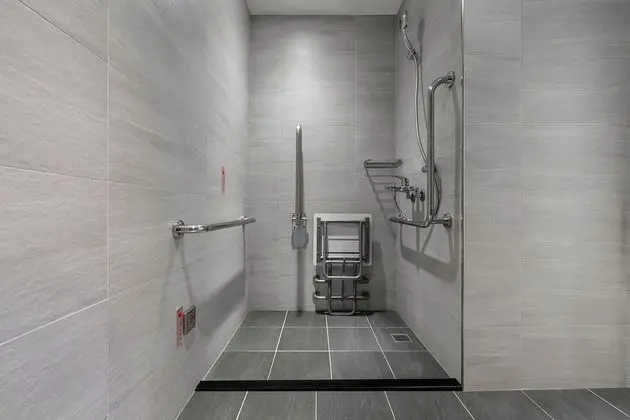 Engellilere uygun banyo