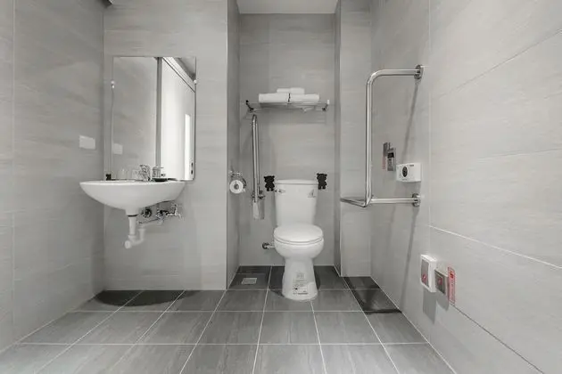 Engellilere uygun banyo