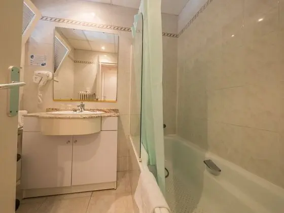 Standard Üç Kişilik Oda (2 adults+1child)