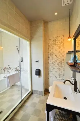 Deluxe Tek Büyük Yataklı Oda, Sıcak Su Havuzu