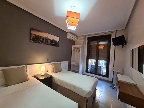 Basic Tek Büyük veya İki Ayrı Yataklı Oda