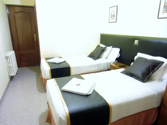 Basic Tek Büyük veya İki Ayrı Yataklı Oda