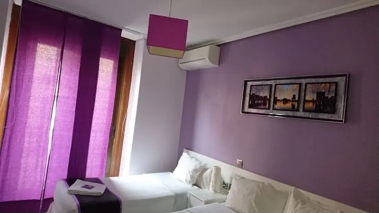 Basic Tek Büyük veya İki Ayrı Yataklı Oda