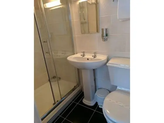 Dört Kişilik Oda, Banyolu/Duşlu