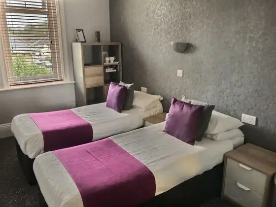 Tek Büyük veya İki Ayrı Yataklı Oda, Banyolu/Duşlu
