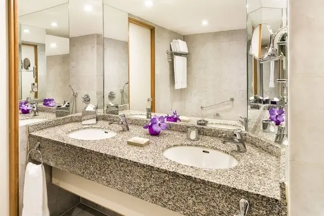 Chelsea King Suite with Balcony