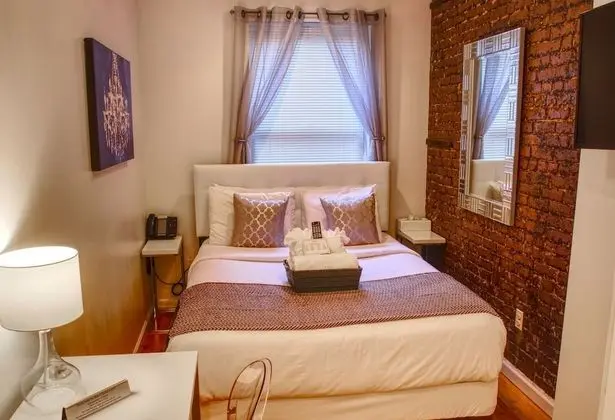 Guest Room Double-Shared Bath