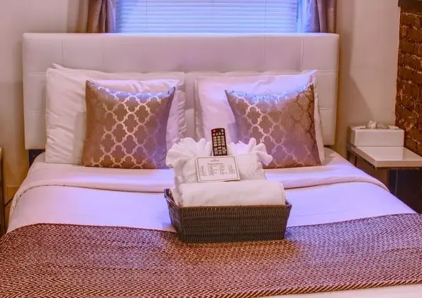 Guest Room Double-Shared Bath