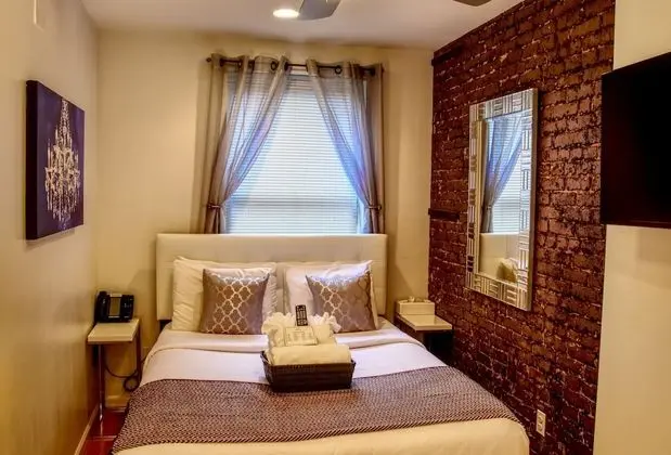 Guest Room Double-Shared Bath