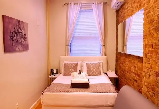 Guest Room Double-Shared Bath