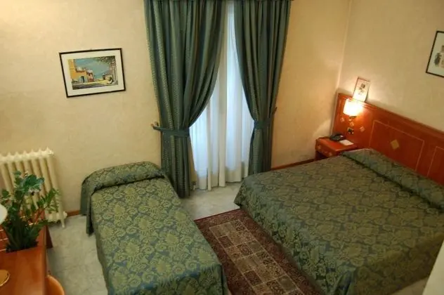 Üç Kişilik Oda