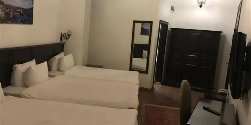Şehir Manzaralı Üç Kişilik Oda - İadesiz Oda Kahvaltı