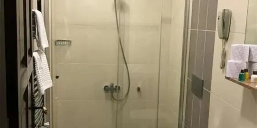 Şehir Manzaralı Üç Kişilik Oda - İadesiz Oda Kahvaltı
