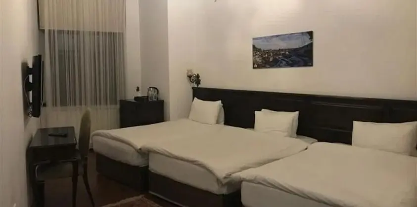 Şehir Manzaralı Üç Kişilik Oda - İadesiz Oda Kahvaltı