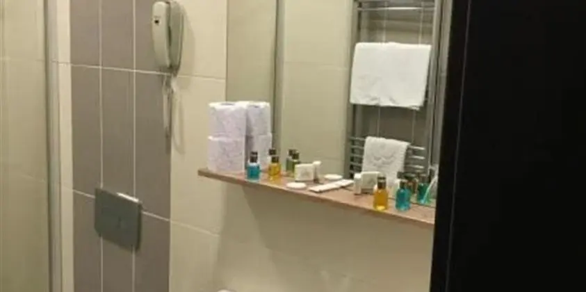 Şehir Manzaralı Üç Kişilik Oda - İadesiz Oda Kahvaltı