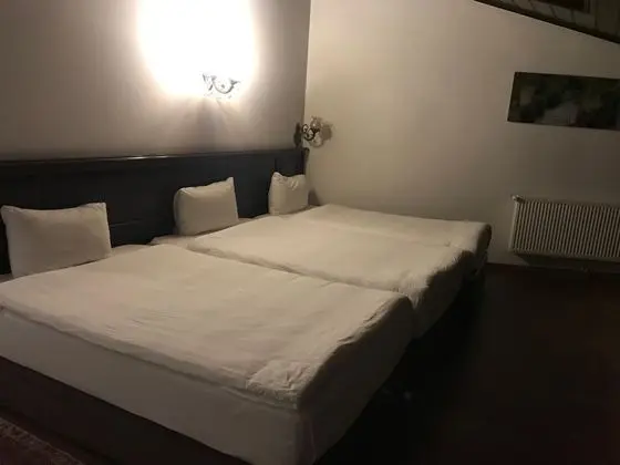 Üç Kişilik Oda, Şehir Manzaralı