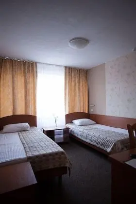 İki Ayrı Yataklı Oda, Ortak Banyo