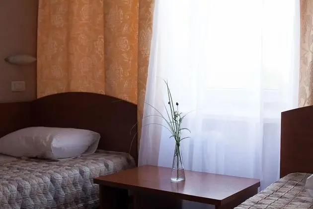 İki Ayrı Yataklı Oda, Ortak Banyo