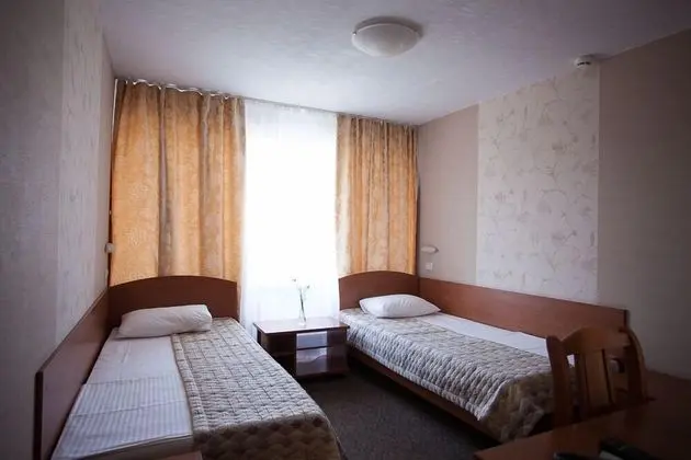 İki Ayrı Yataklı Oda, Ortak Banyo