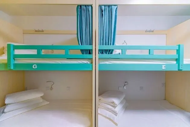 Ortak Ranzalı Oda, Sadece erkekler için, Sigara İçilmez