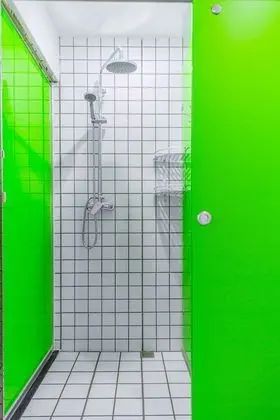 Ortak Ranzalı Oda, Sadece kadınlar için, Sigara İçilmez